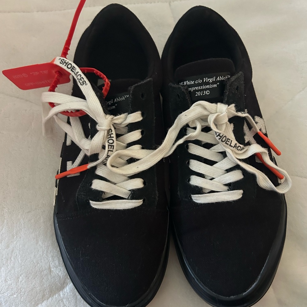 Off-White Vulc low top black canvas - Black and White Sneakers with Red Accents